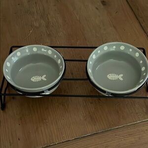 Adorable feeding bowls for your animals with a stand